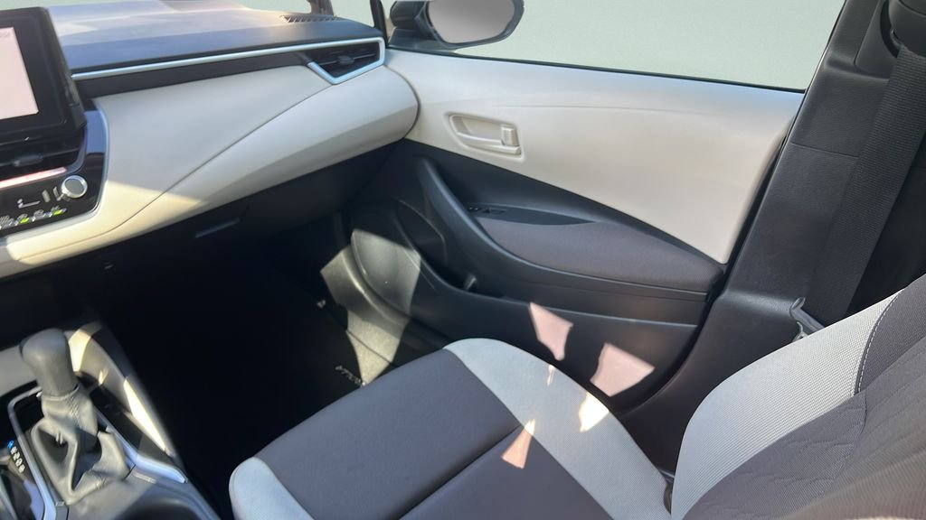 2025 Toyota Corolla LE - Photo 12
