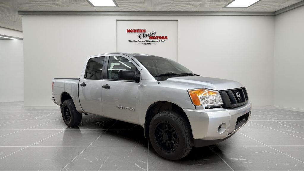 Used 2015 Gray Nissan SV image 1