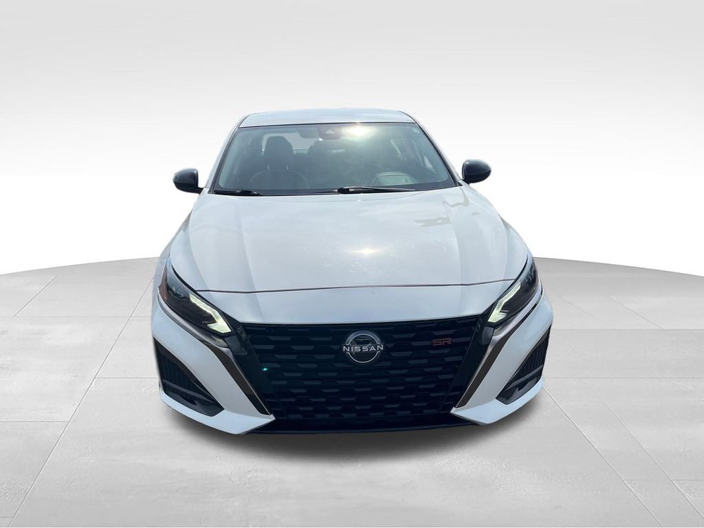 Used 2023 White Nissan 2.5 SR image 8