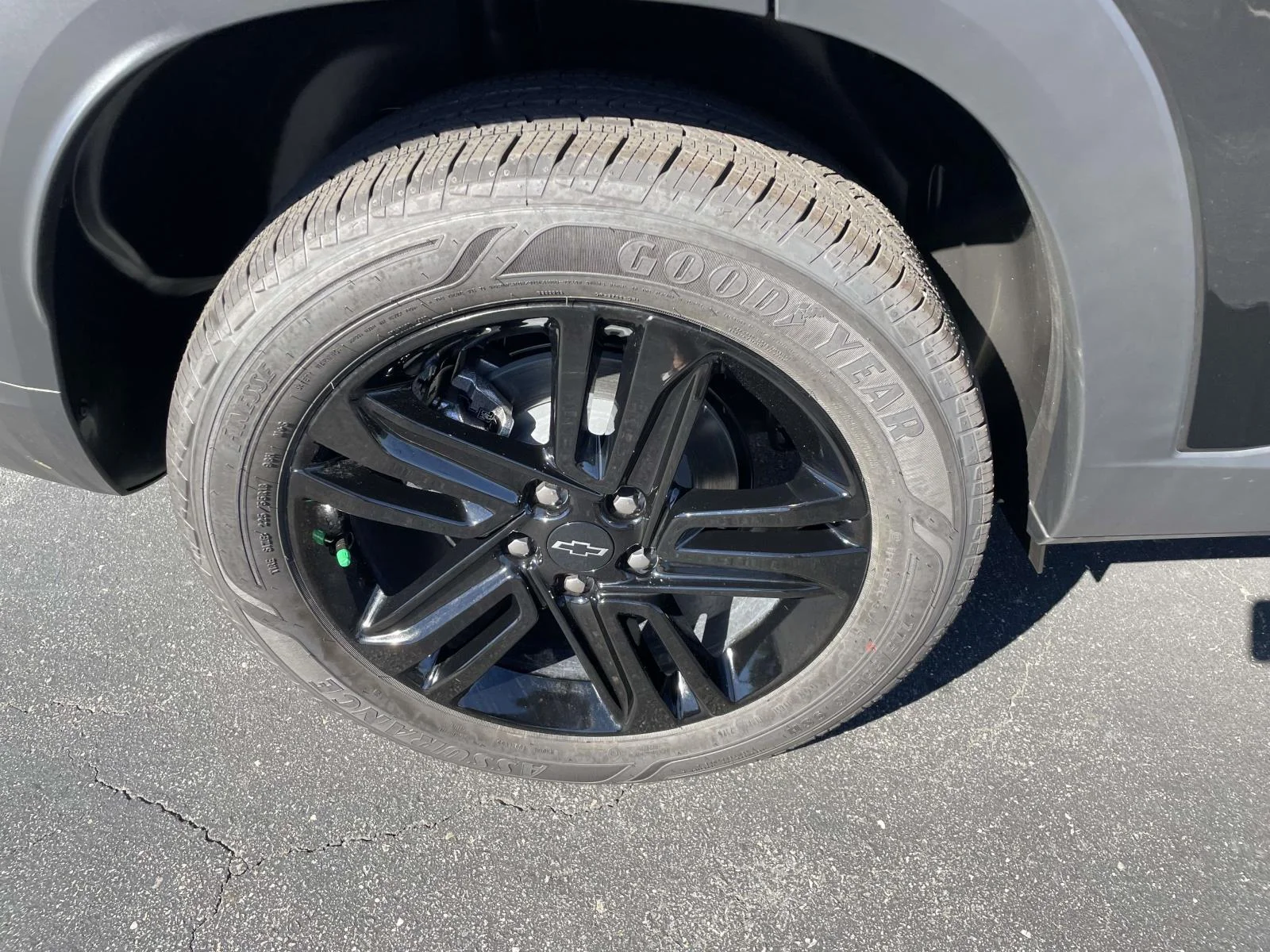 New 2026 Mosaic Black Metallic Chevrolet ACTIV image 7