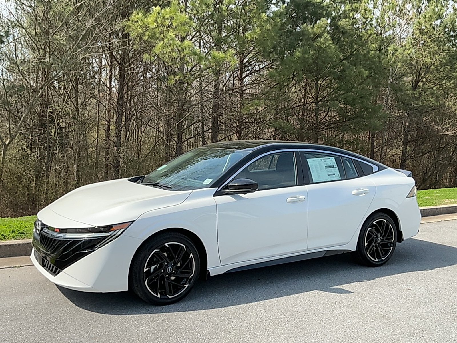 New 2026 Aspen White Tricoat/Super Black Nissan SR image 4