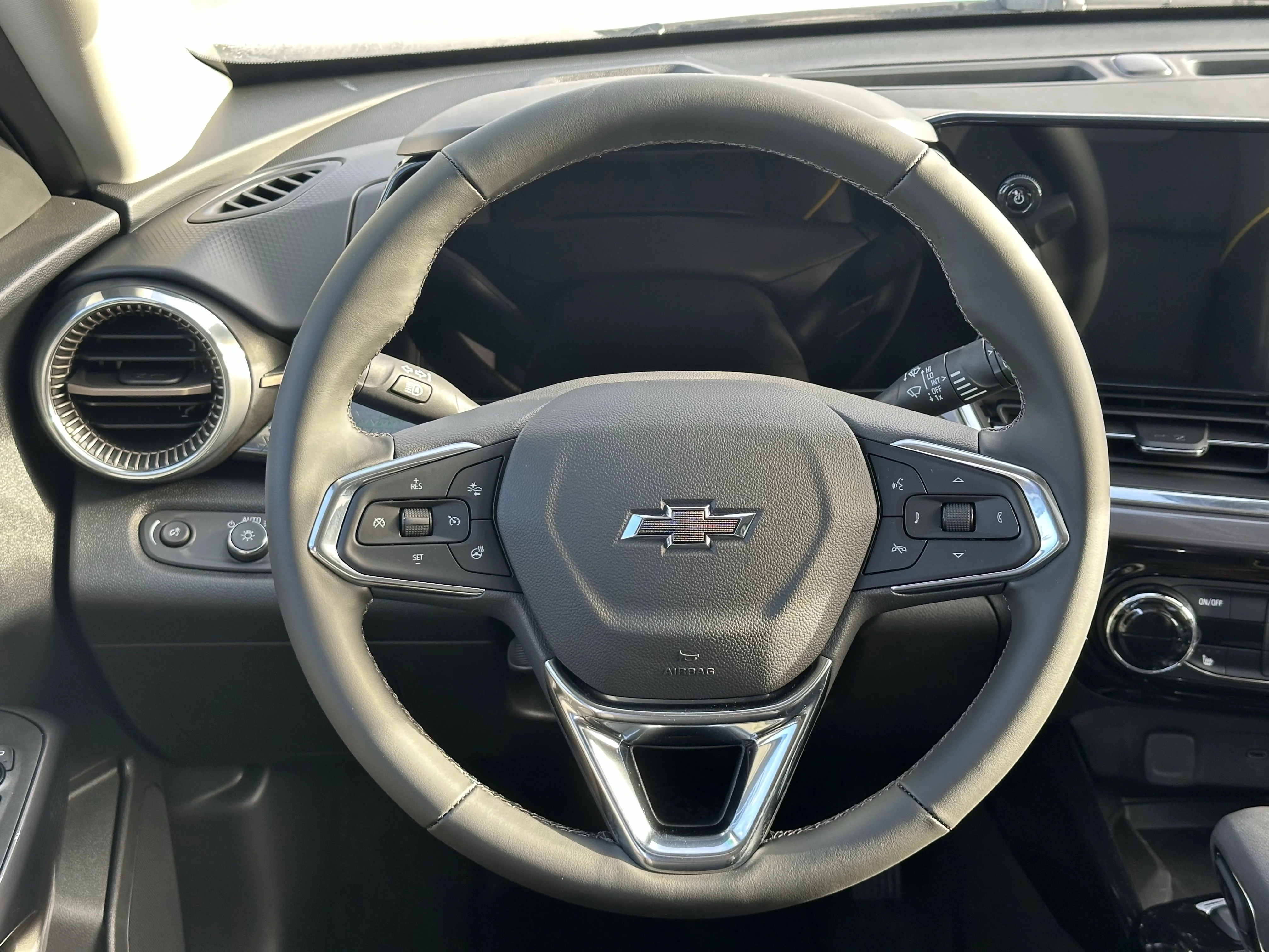 New 2026 Summit White Chevrolet ACTIV image 14