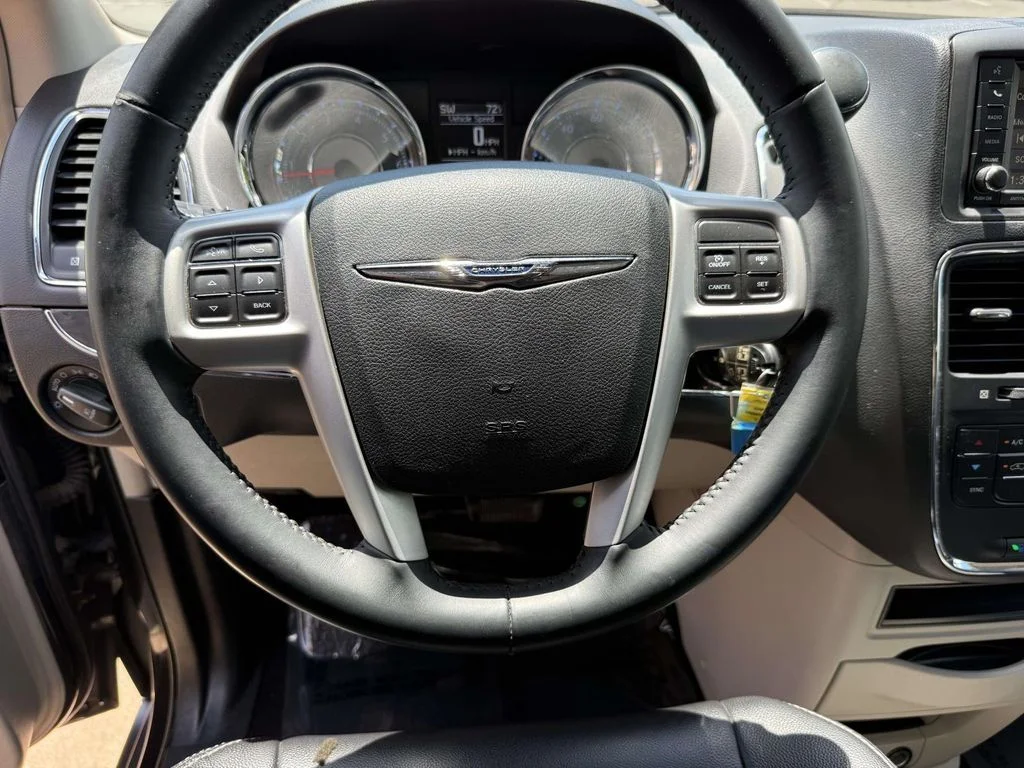 2015 Chrysler Town & Country Touring - Photo 20