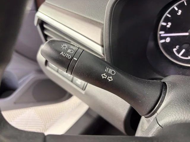 Used 2025 White Nissan 2.5 SV image 22