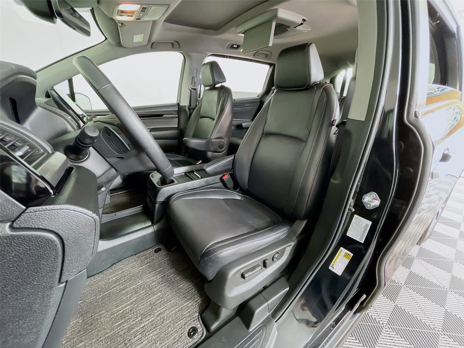 Used 2024 Crystal Black Pearl Honda Touring image 27