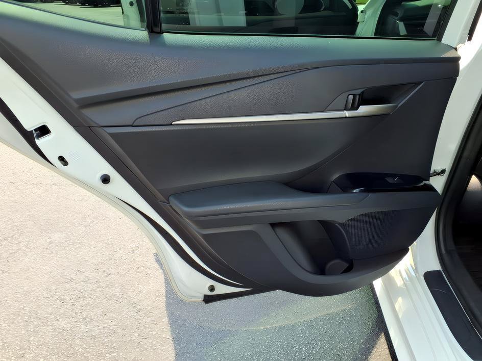 Used 2025 Ice Cap Toyota SE image 13