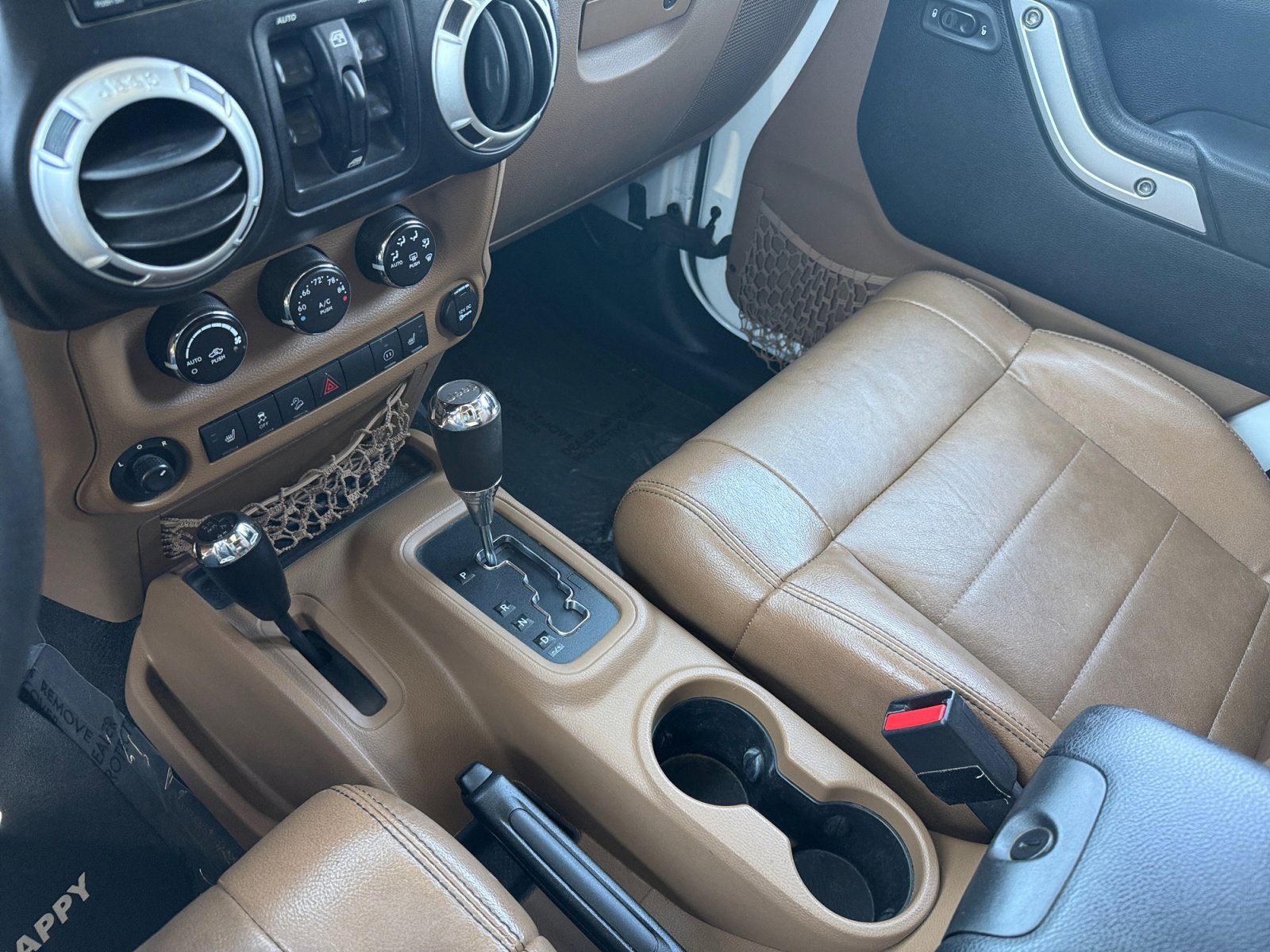 Used 2012 Bright White Clearcoat Jeep Unlimited Rubicon image 13