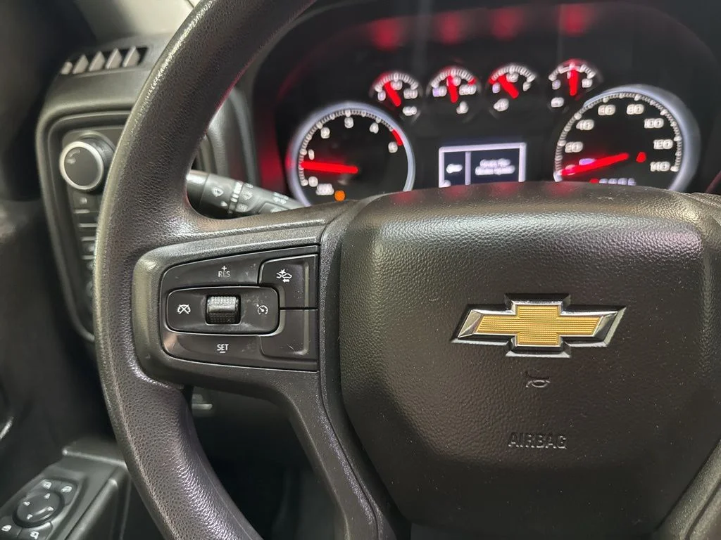 Used 2024 White Chevrolet Custom image 22