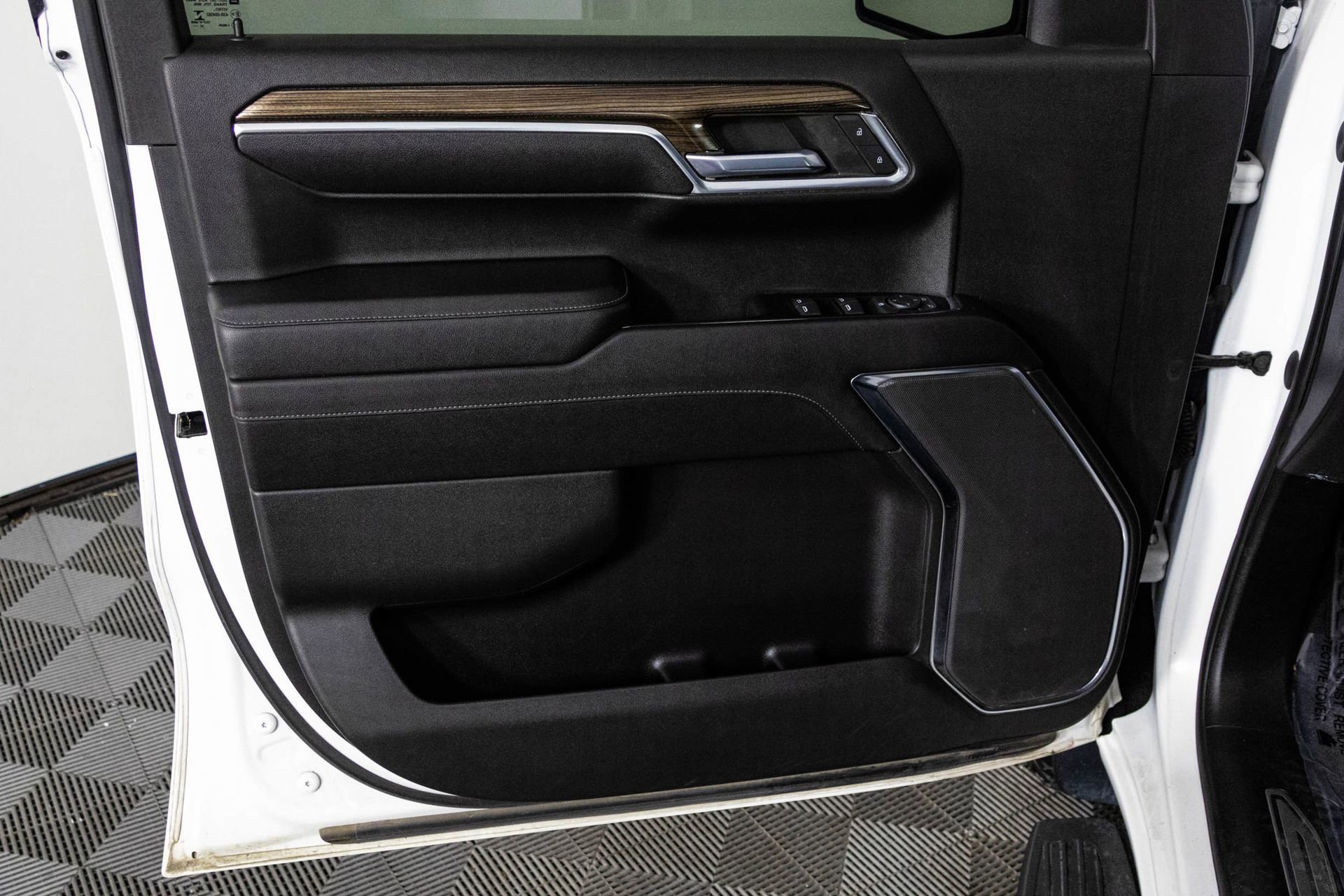 2023 CHEVROLET SILVERADO - Image 31