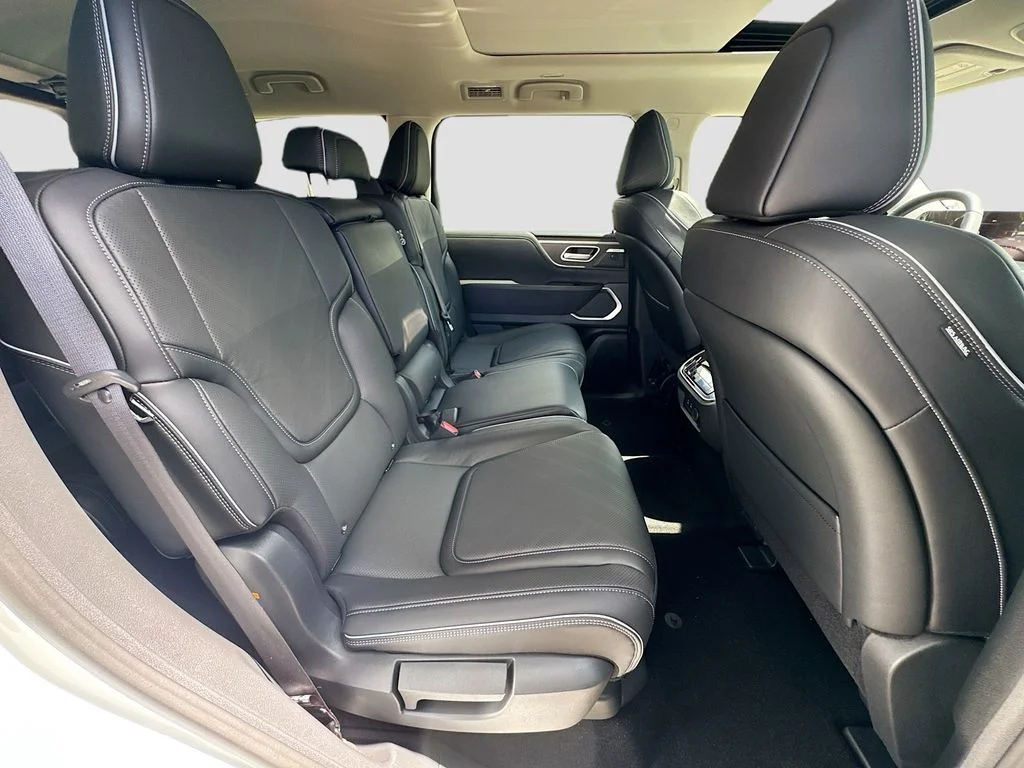 New 2026 RADIANT WHITE INFINITI Luxe 2WD image 30