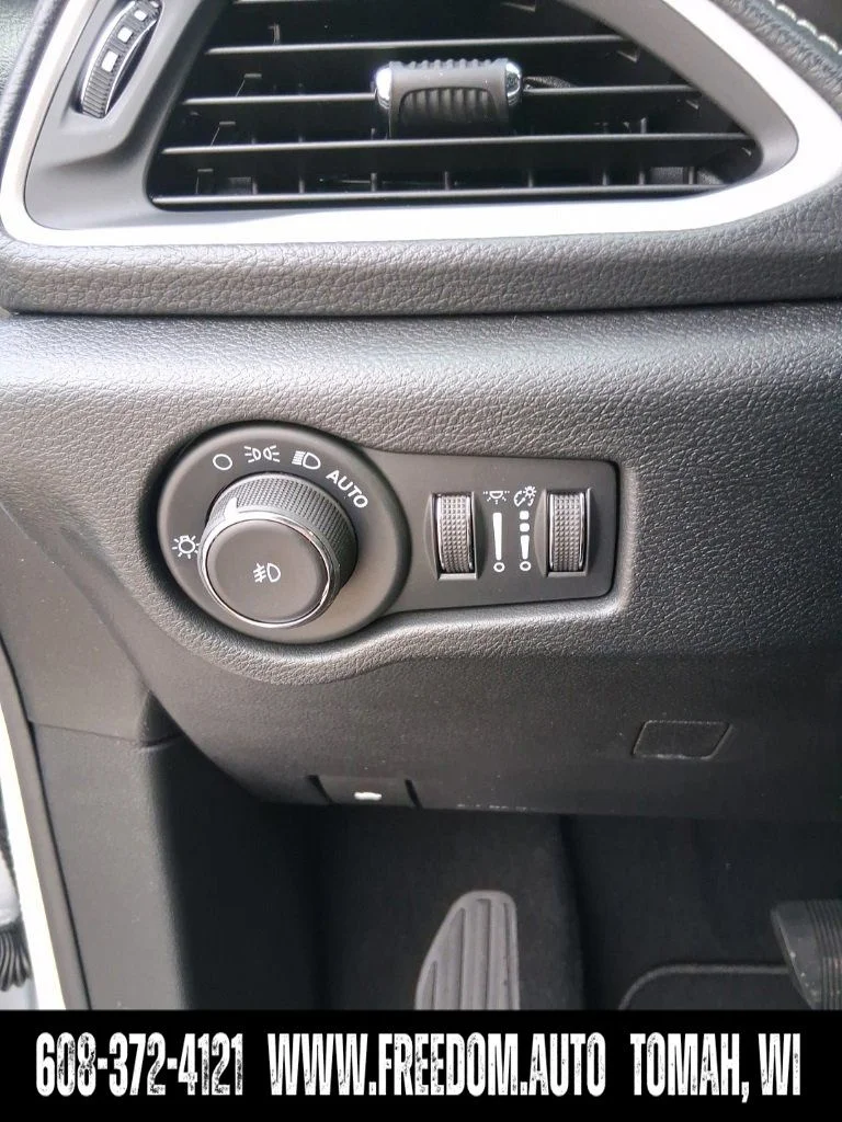 2026 Chrysler Pacifica Select - Photo 35
