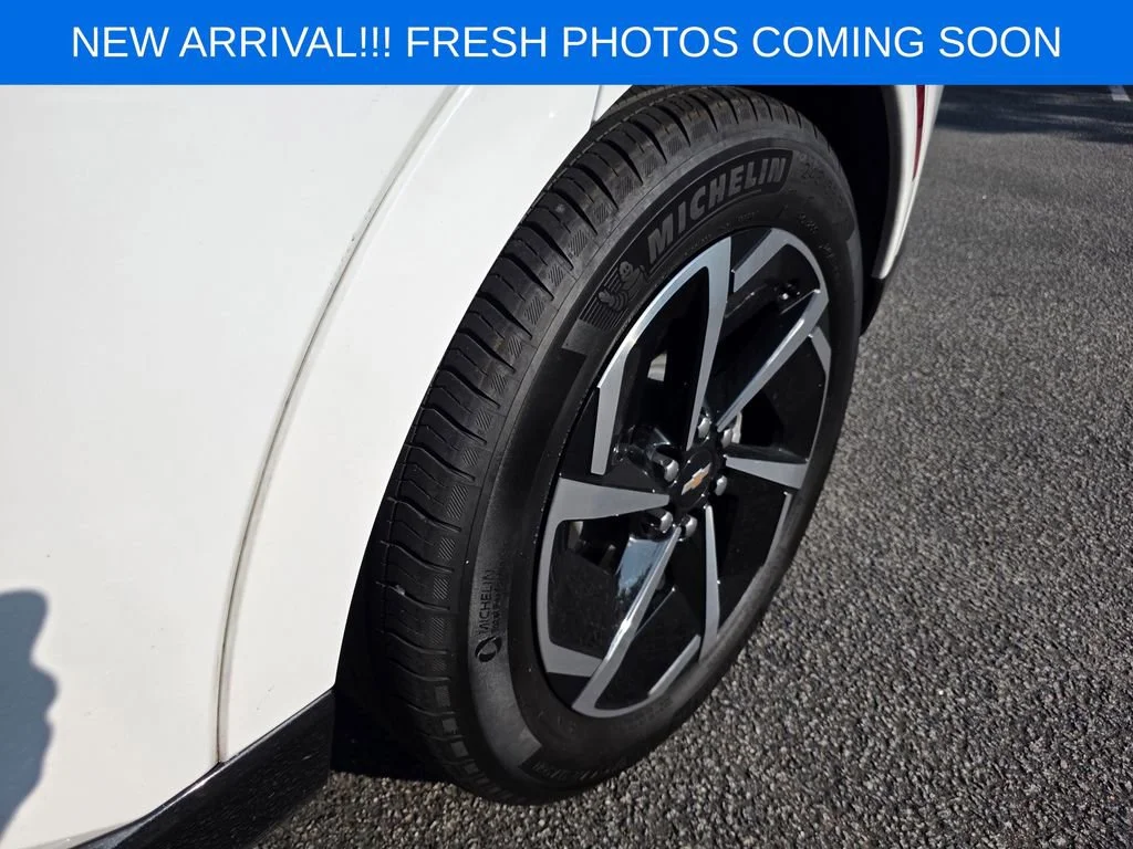 Used 2025 Summit White Chevrolet LT image 7