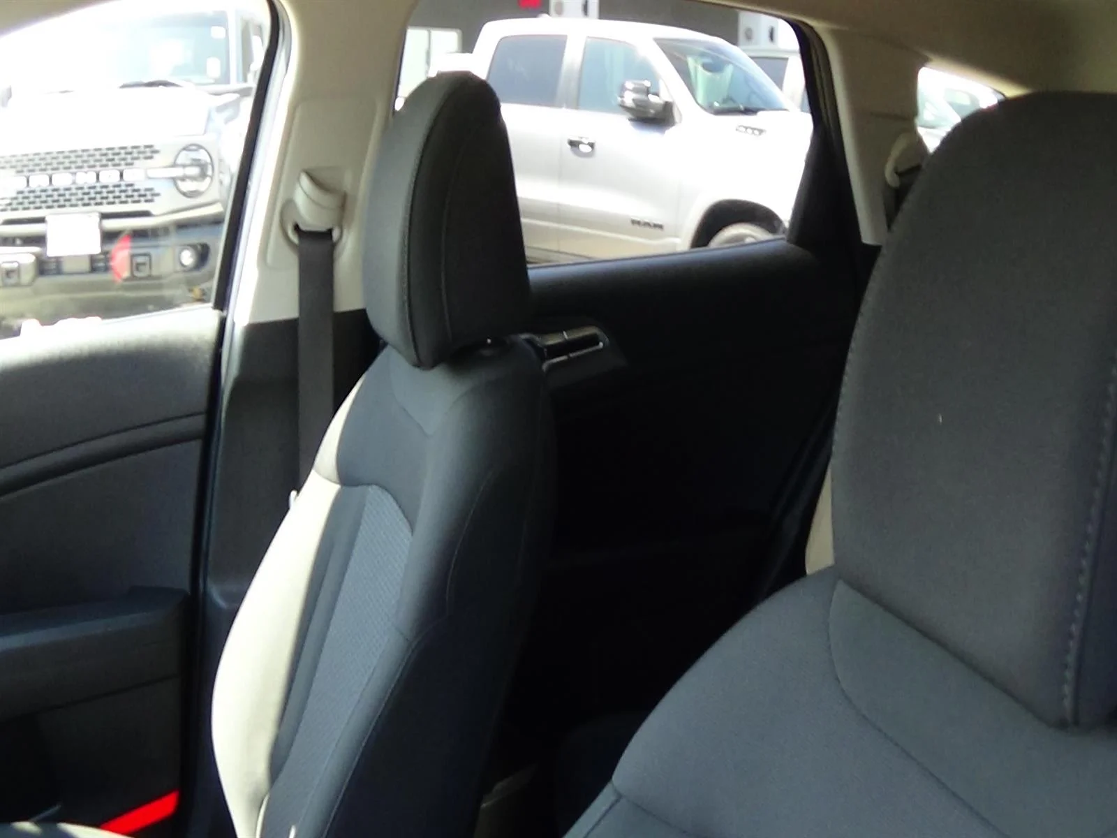 Used 2025 Ebony Black (eb) Kia LX image 17