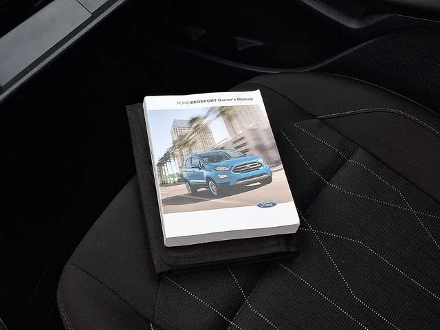 Used 2018 Blue Ford SE image 25