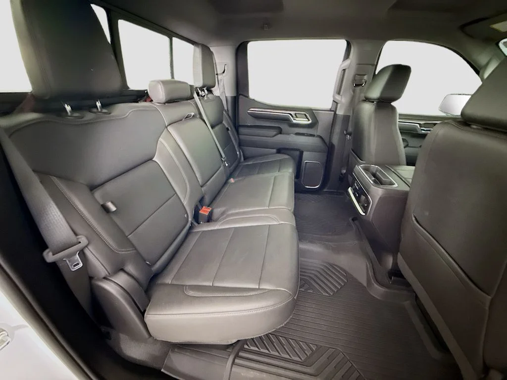 Used 2022 White Chevrolet LTZ image 27