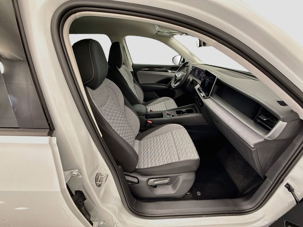 New 2026 Pure White Volkswagen 2.0T S image 18