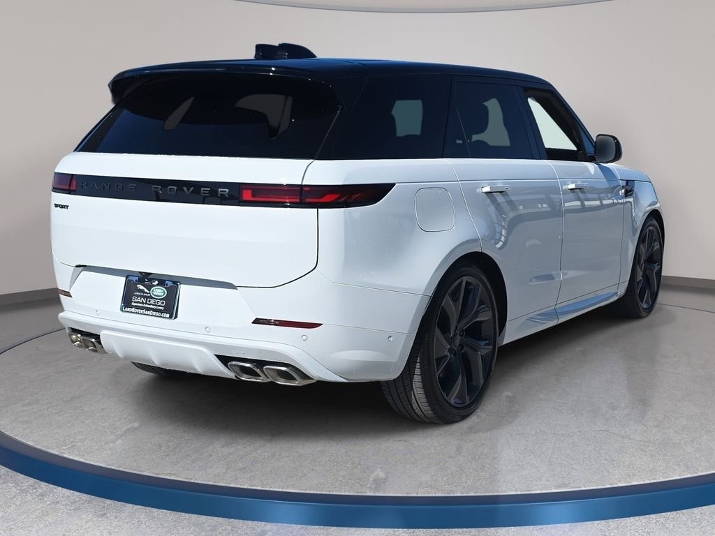 New 2026 Fuji White Land Rover Dynamic SE image 5