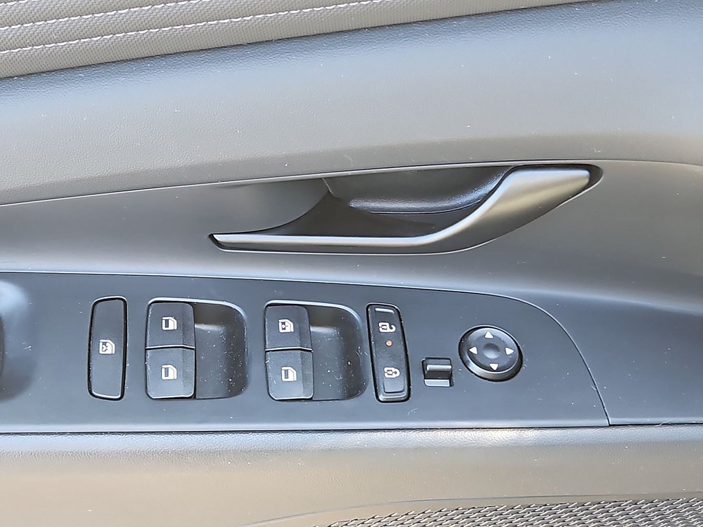 Used 2025 Fluid Metal Metallic Hyundai SEL Sport image 24