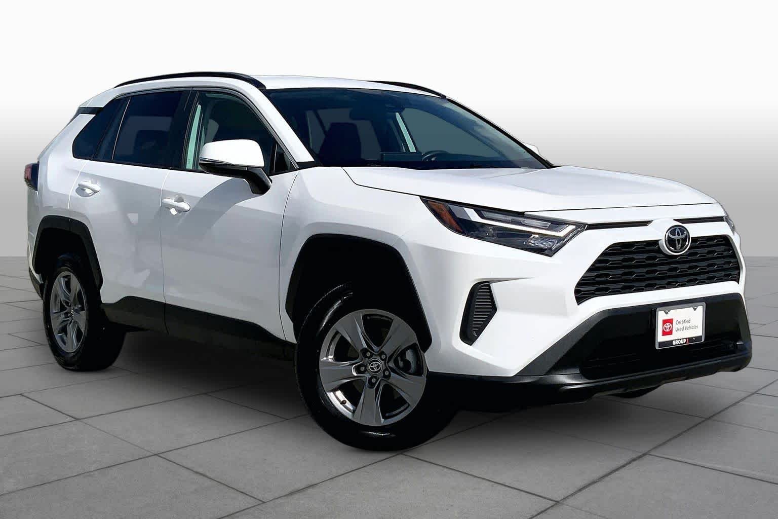 Used 2025 Ice Cap Toyota XLE image 3