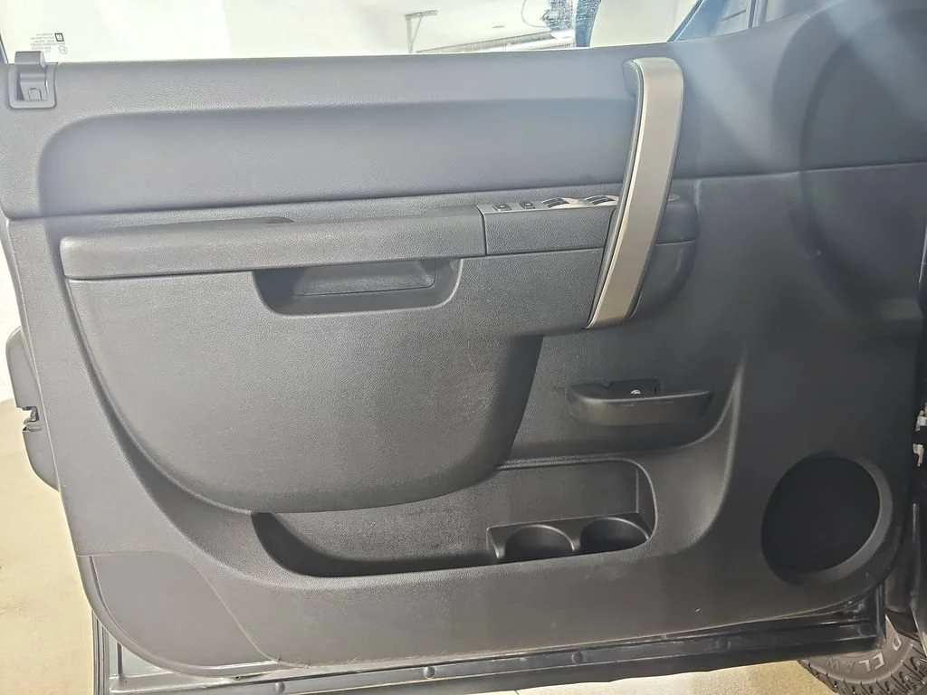 Used 2011 TAUPE GRAY METALLIC Chevrolet LT image 29