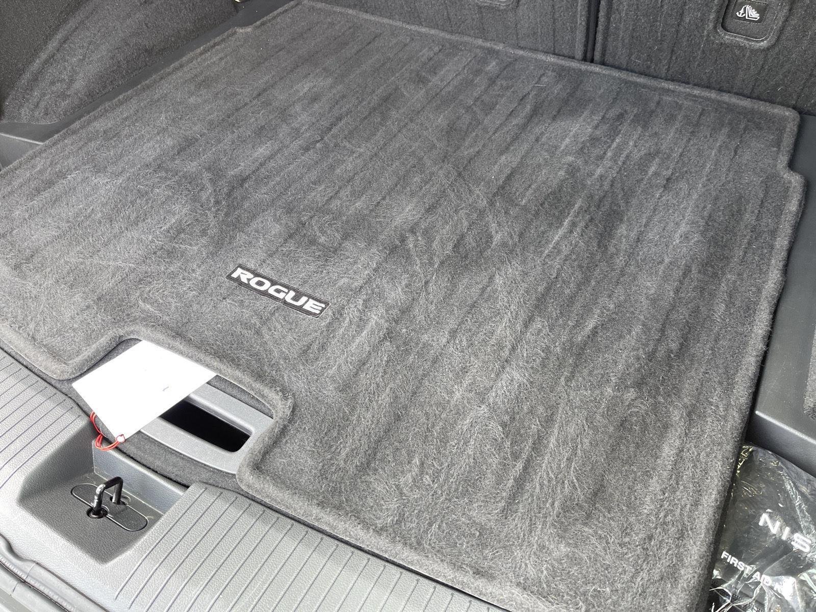 Used 2023 Glacier White Nissan S image 34