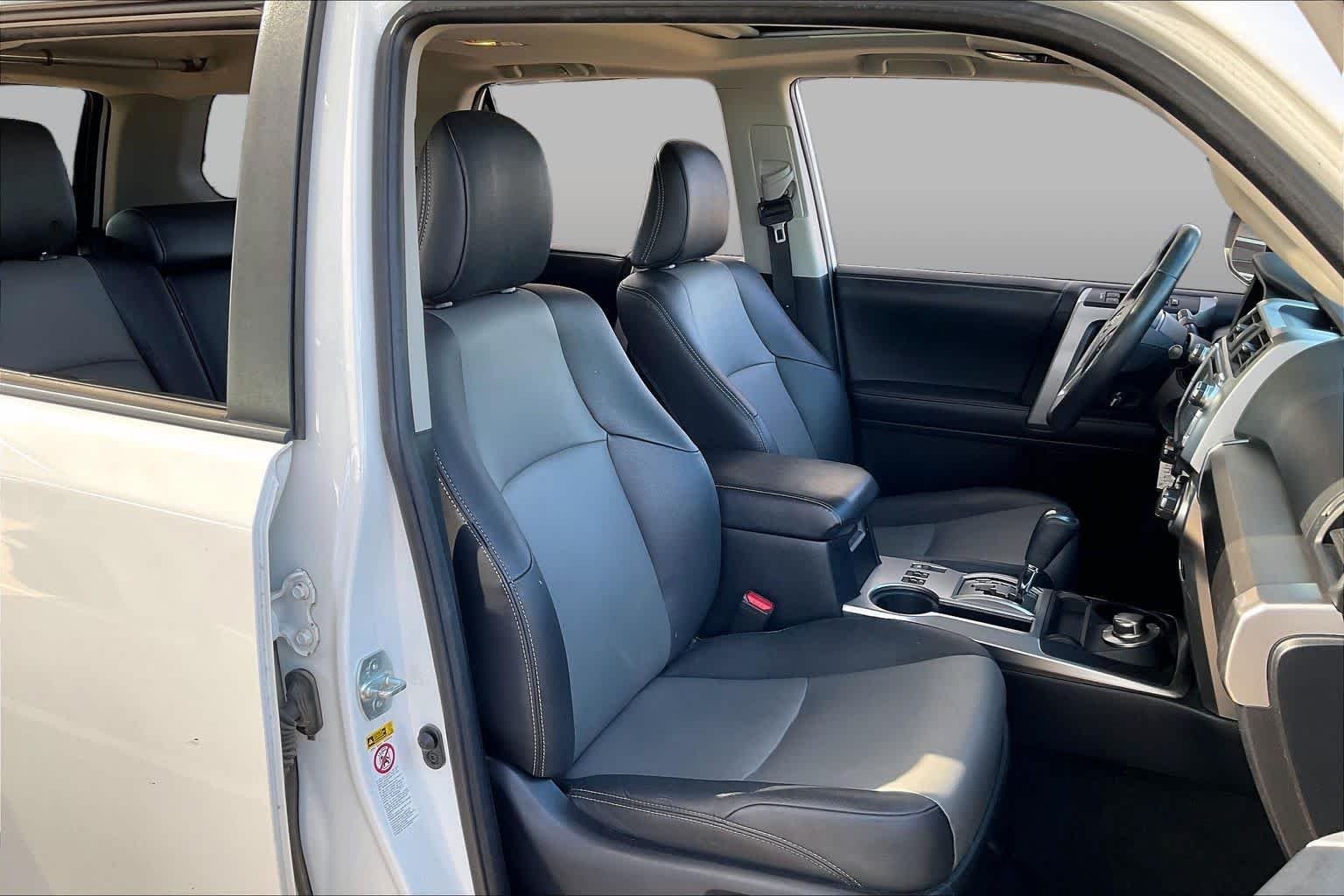 Used 2019 Super White Toyota SR5 image 9