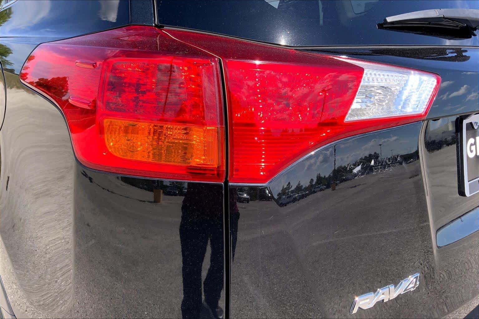 Used 2015 Black Toyota LE image 28