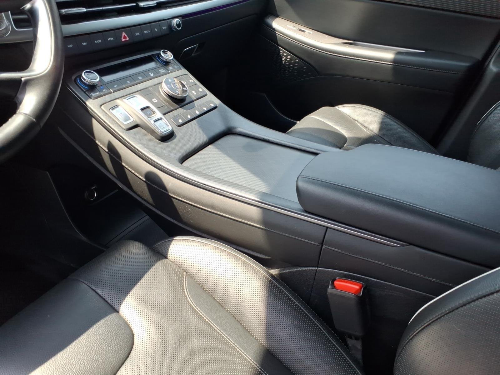 Used 2024 Moonlight Cloud Hyundai Limited image 23