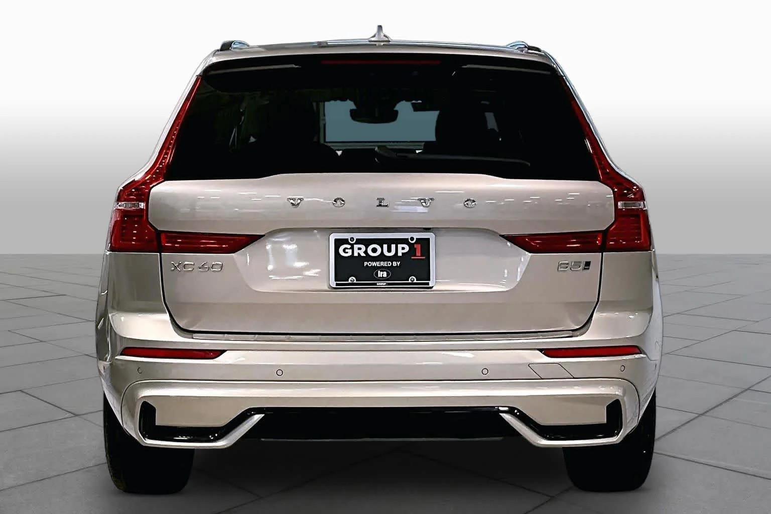 Used 2024 Bright Dusk Metallic Volvo Plus Dark Theme image 5