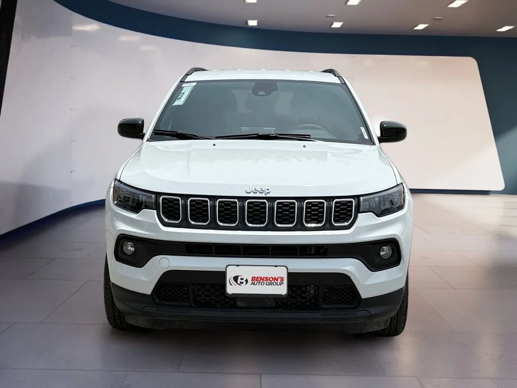 New 2026 White Jeep Latitude image 8