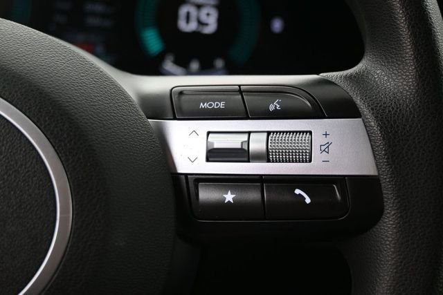 Used 2025 Silver Hyundai SEL image 18