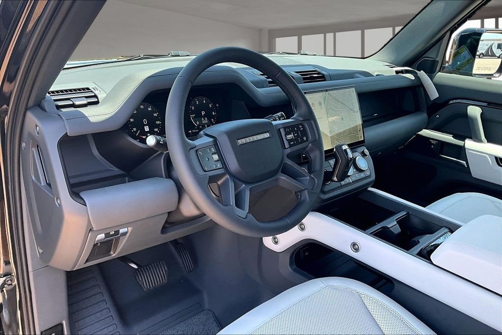 New 2026 Santorini Black LAND ROVER S image 6