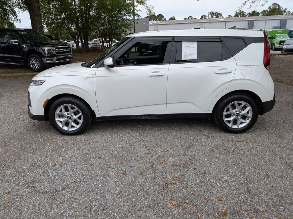 Used 2020 White Kia S image 2