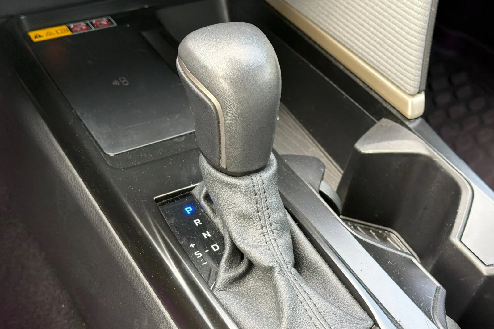 Used 2025  Toyota SE image 26