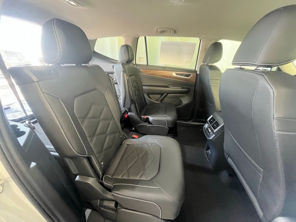 New 2026 White/off-white Volkswagen 2.0T SE w/Technology image 22