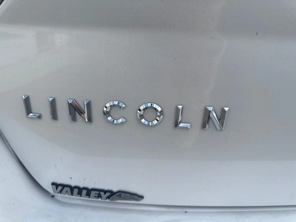 Used 2015 White Lincoln Base image 56
