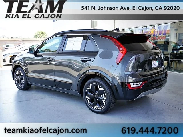 Used 2023 Gray Kia Wave image 7