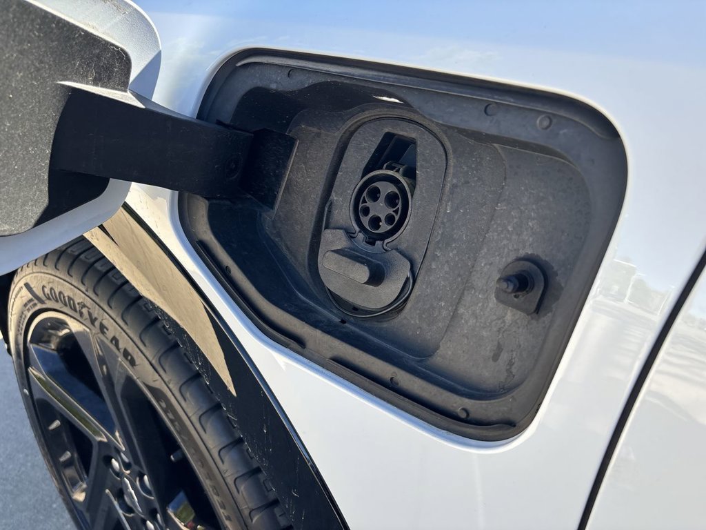 2024 Chevrolet Equinox EV RS - Photo 38