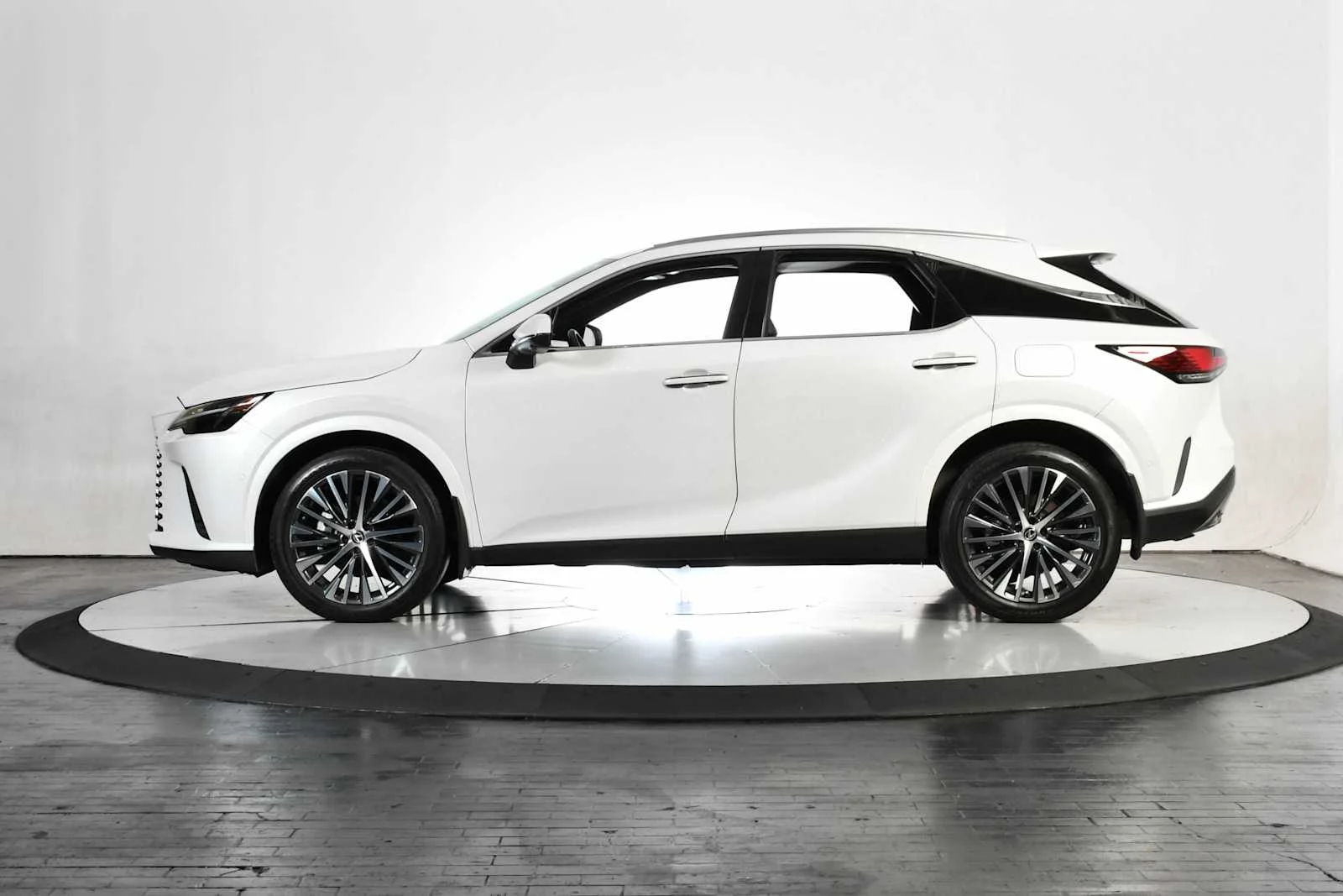 Used 2024 Eminent White Pearl Lexus Premium Plus image 2