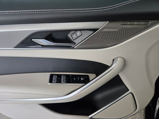 2025 Jaguar F-PACE R-Dynamic S - Photo 20