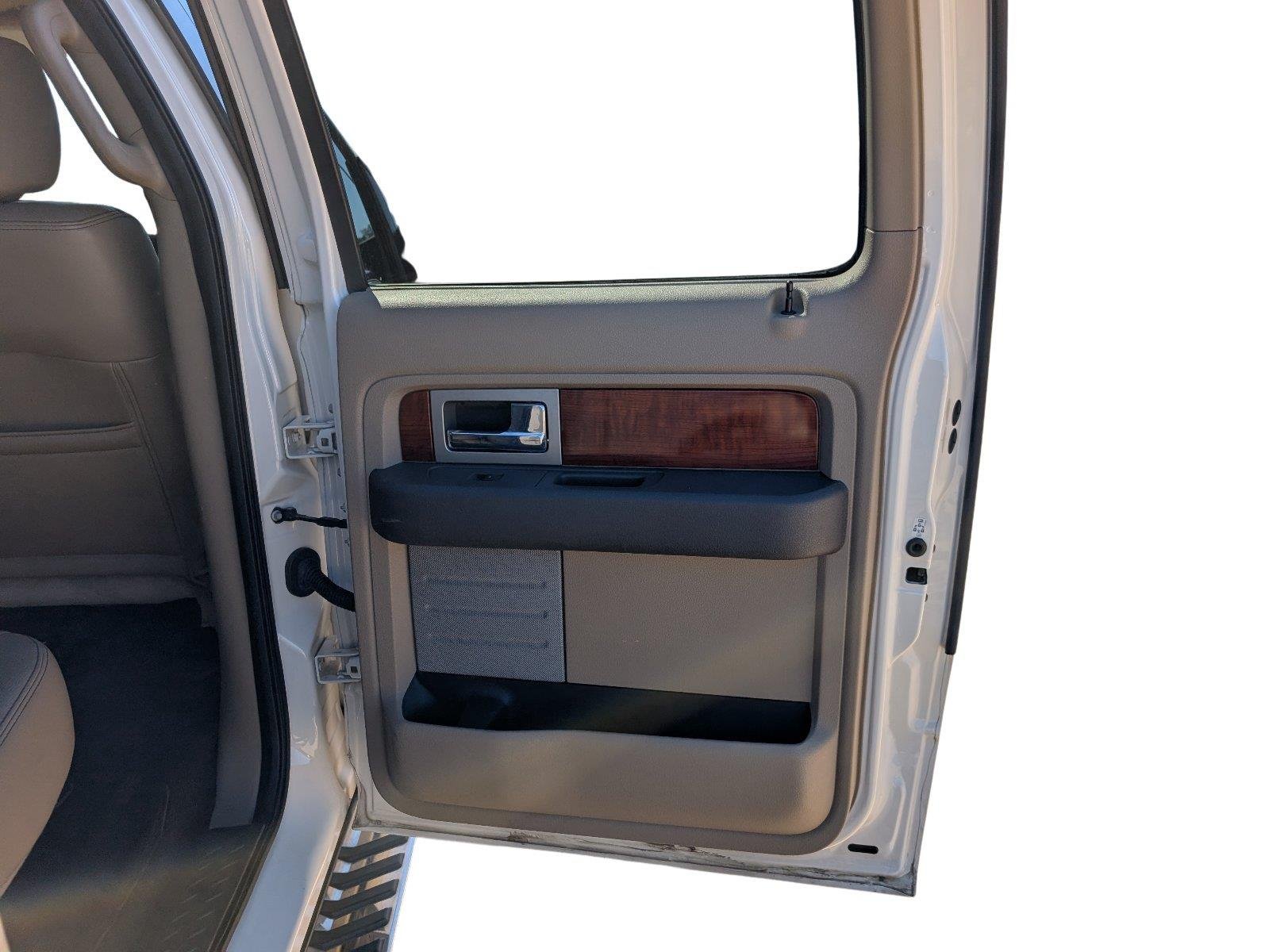 Used 2009  Ford XL image 22