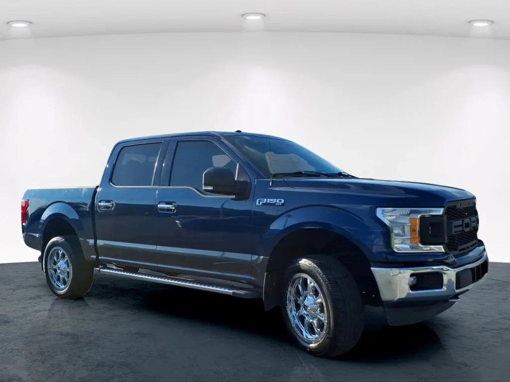 Used 2018 Blue Ford XLT image 4
