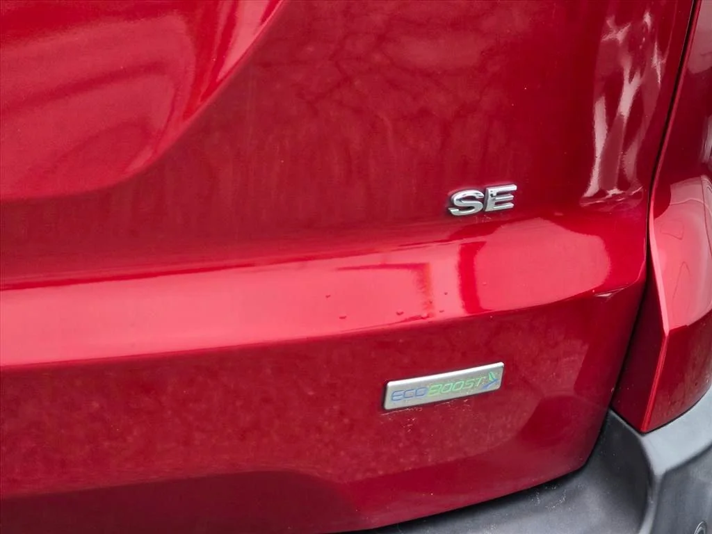 Used 2019 Red Ford SE image 15