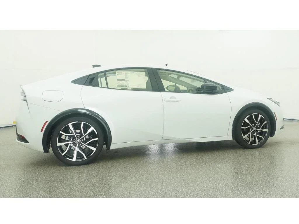 New 2026 Wind Chill Pearl Toyota XSE image 26