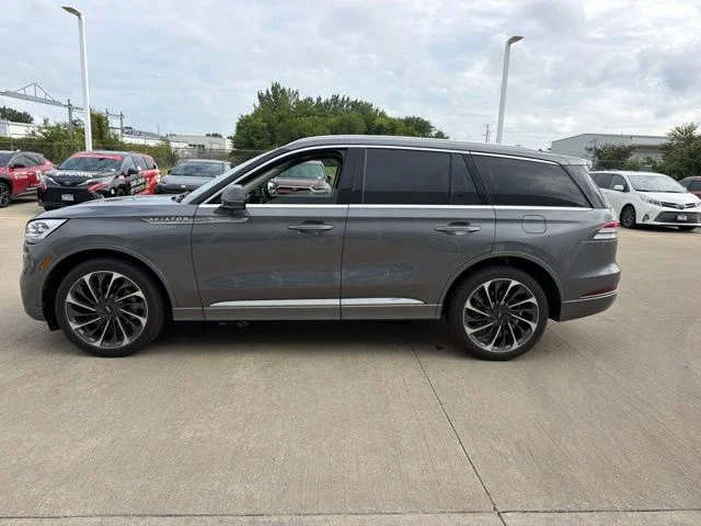 Used 2021 Gray Lincoln Reserve image 2