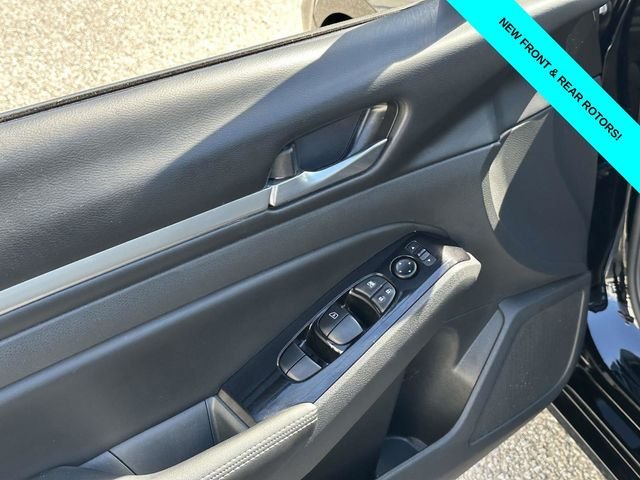 Used 2023 Black Nissan 2.5 SV image 28