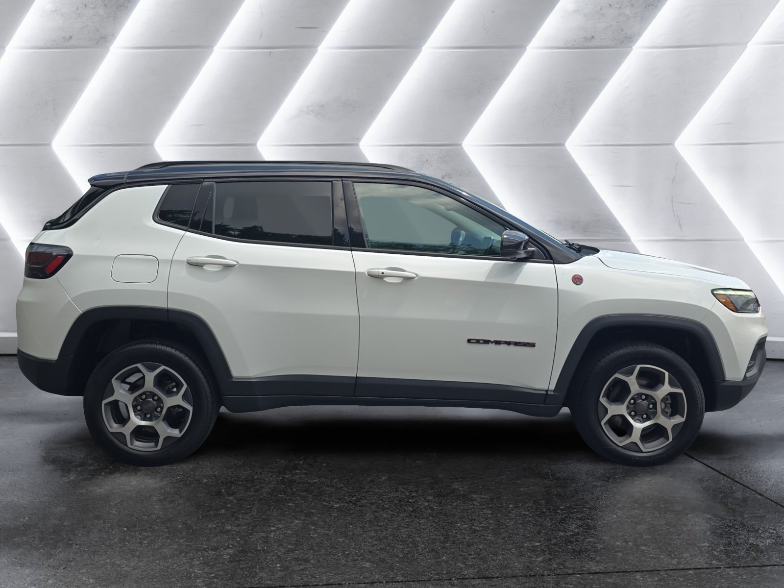 Used 2022 White Jeep Trailhawk image 6