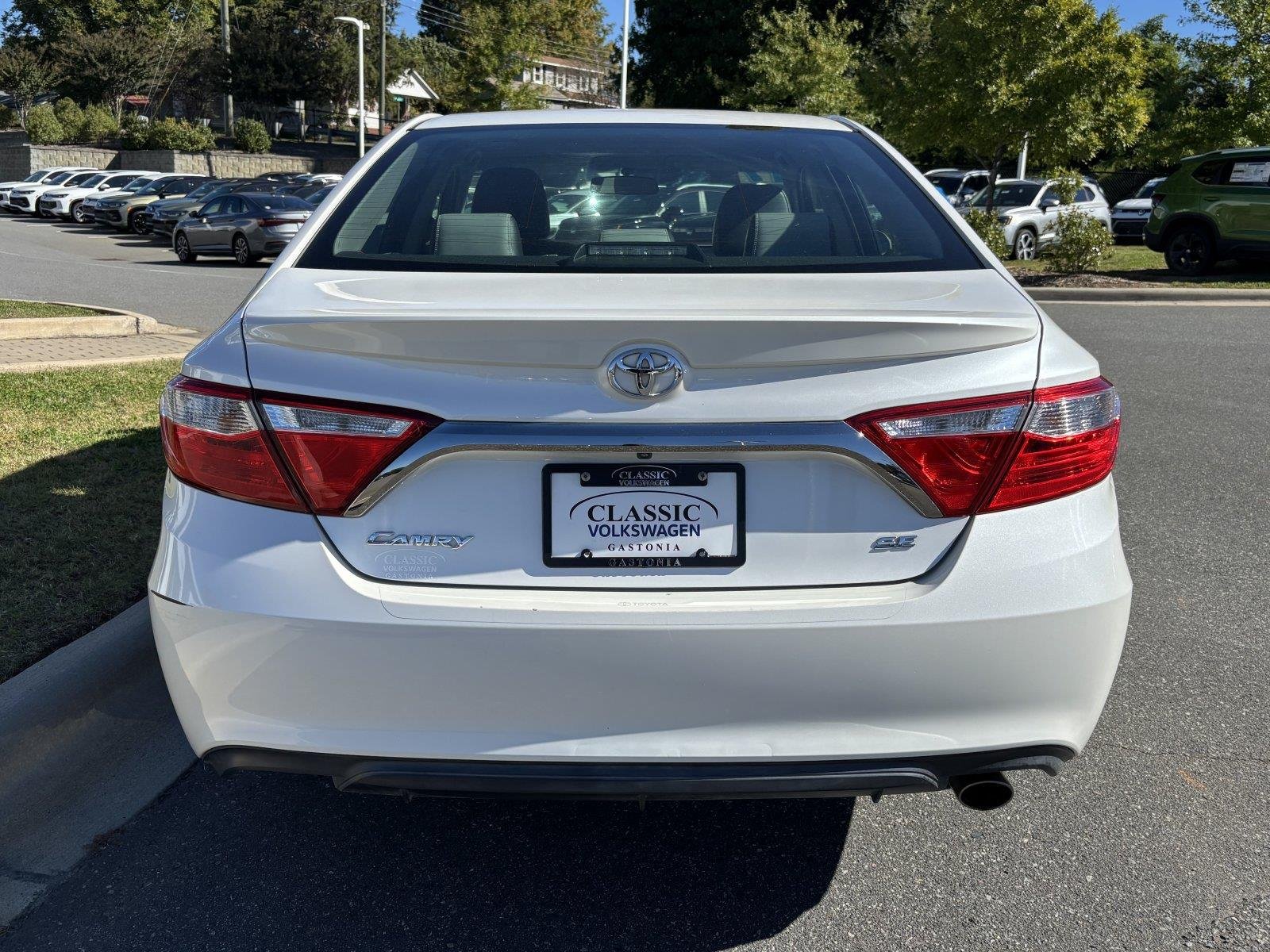 Used 2017 Blizzard Pearl Toyota SE image 4
