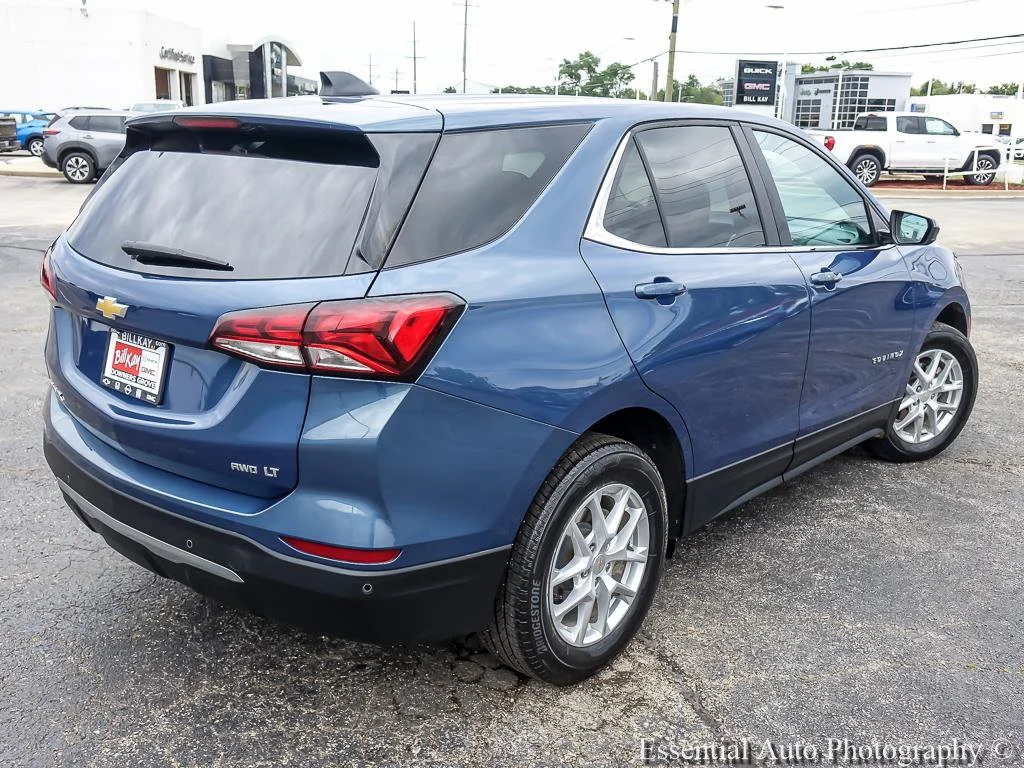 Used 2024 Lakeshore Blue Metallic Chevrolet LT image 9