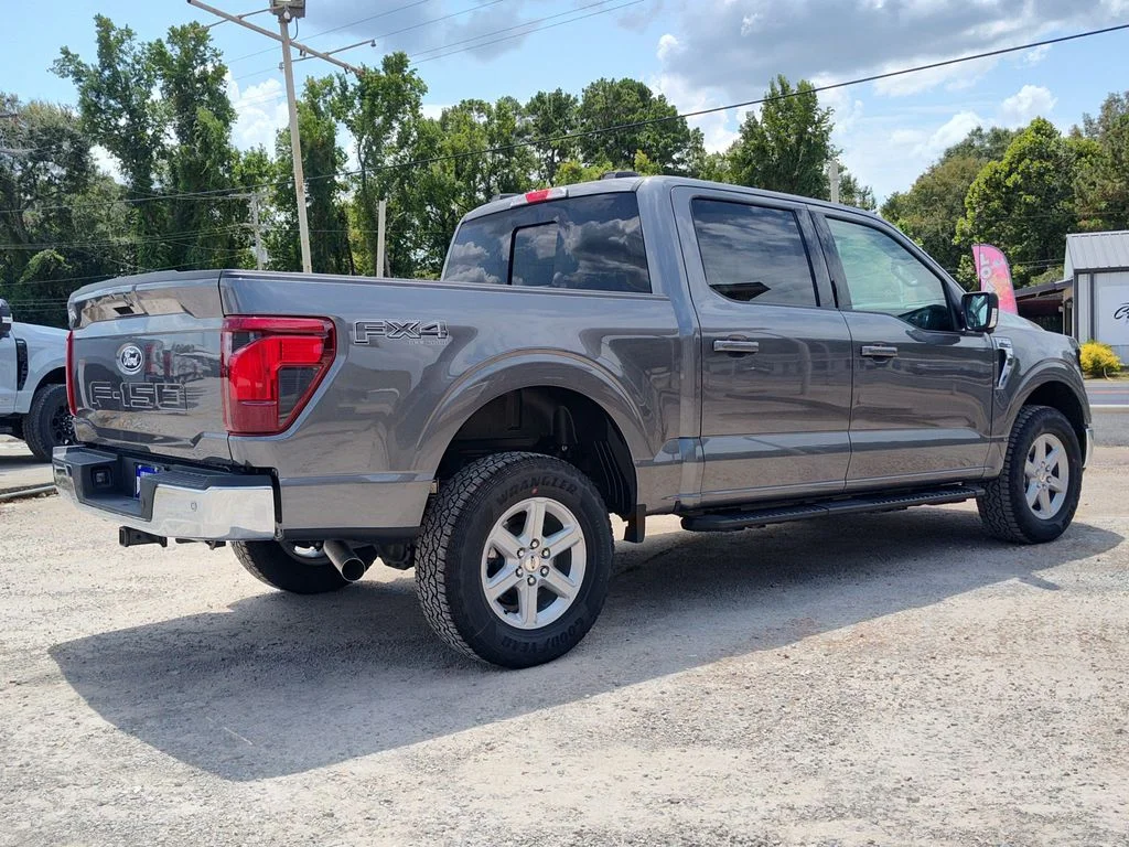 New 2026 Carbonized Gray Metallic Ford XLT image 4